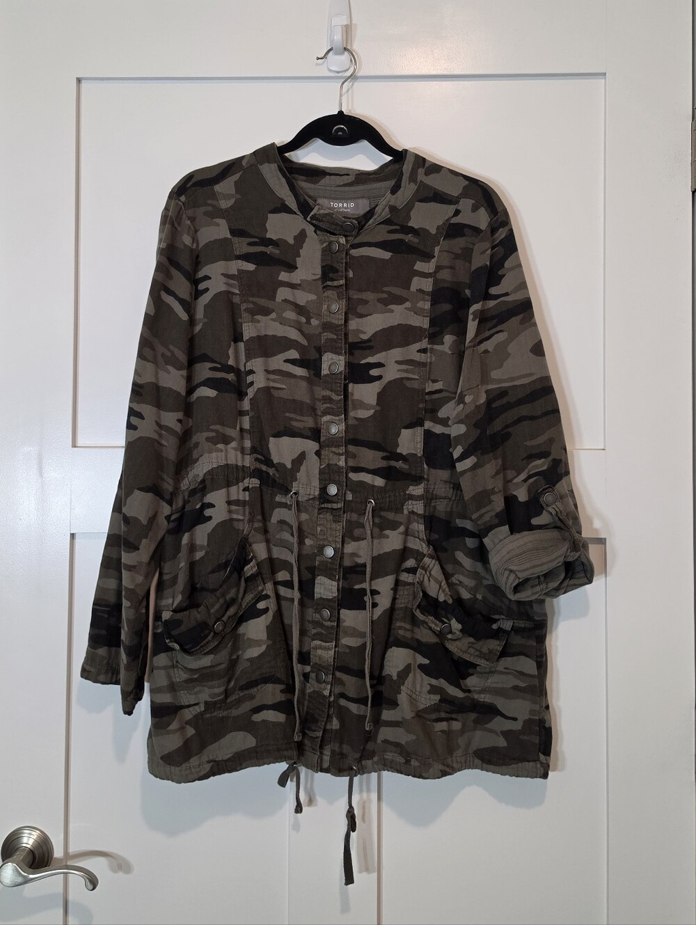 Torrid Camo Snap Down Jacket Lightweight Waist & Hem Tie Pockets Green Size 2X